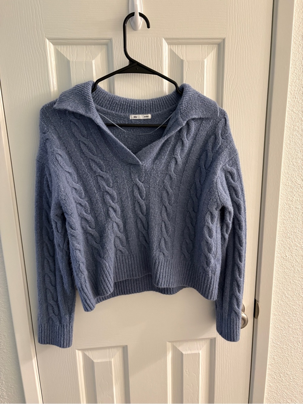 Cable-Knit V-Neck Cropped Sweater in Dusty Blue